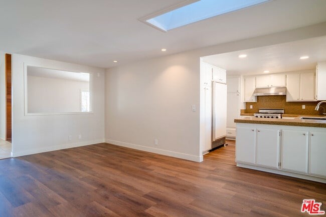 Building Photo - 233 Longfellow St