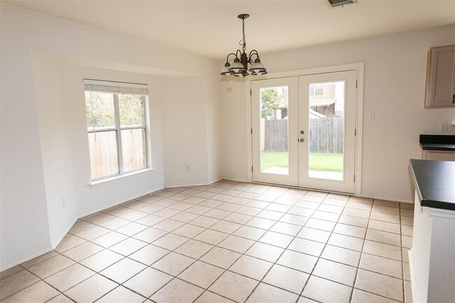 Building Photo - 2214 Milan Dr