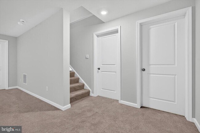 Building Photo - 3155 White Tail Dr