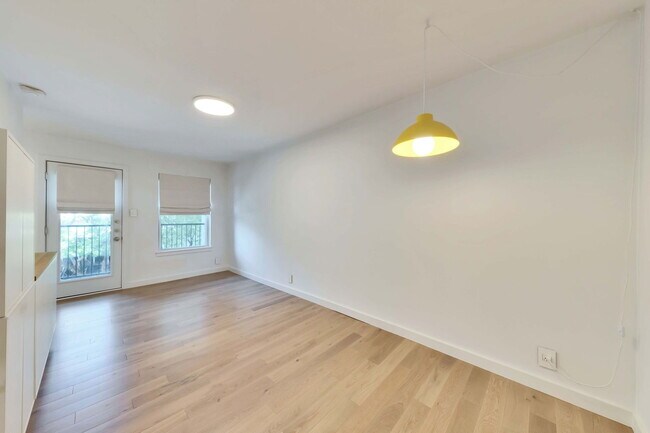 Building Photo - 2020 S Congress Ave