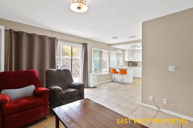 Building Photo - 2409 Sommerset Dr