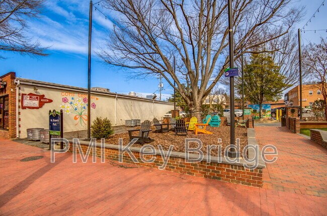 Building Photo - 2200 N Westmoreland St