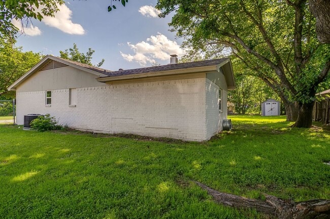 Building Photo - Amazing Modern- 3 Bedroom, 2 Bath Ready for New Tenants- Burleson ISD- 76028