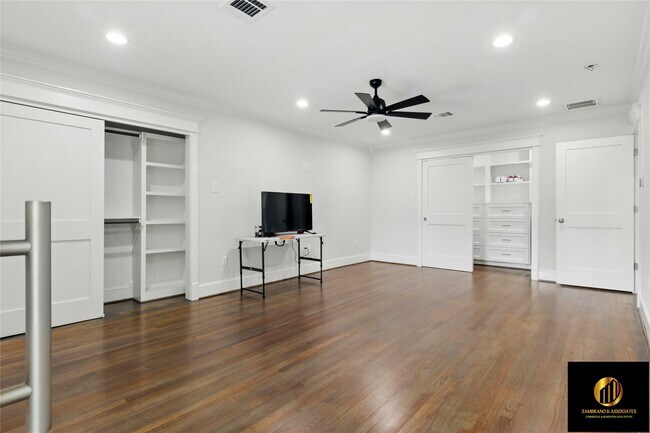 Building Photo - 522 Caplin St