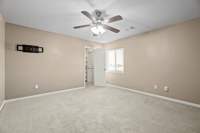 Building Photo - 5817 Vineyard Hill Dr