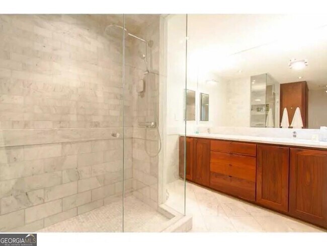 Building Photo - 1916 Greystone Rd NW