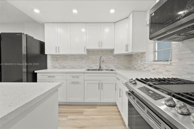 Building Photo - 240 Collins Ave