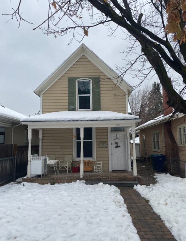 Building Photo - 807 20th St