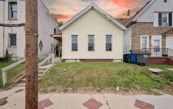 Building Photo - 2615 Lagrange St