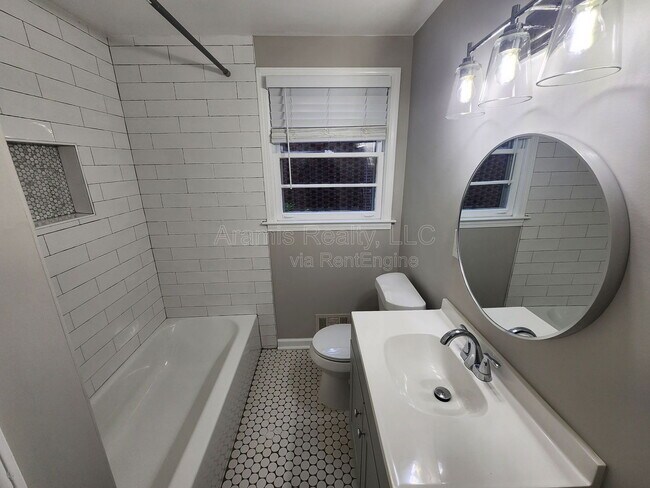 Building Photo - 2689 Collier Dr NW