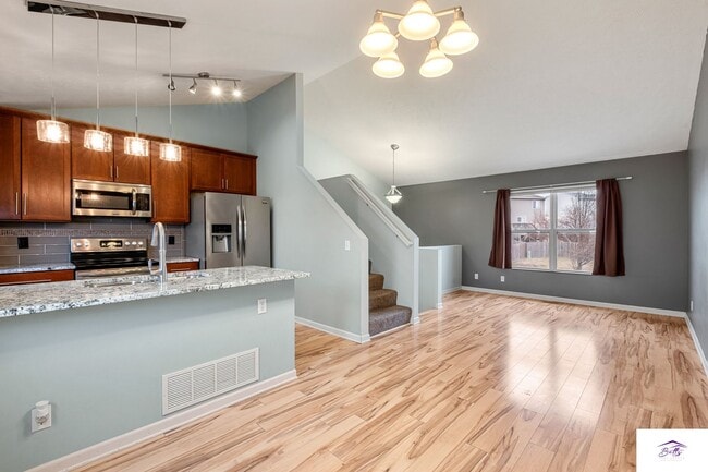 Building Photo - PENDING