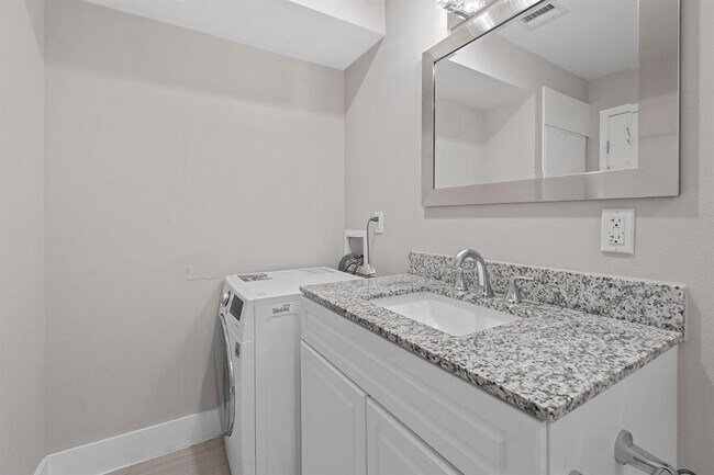 Building Photo - 935 La Posada Dr