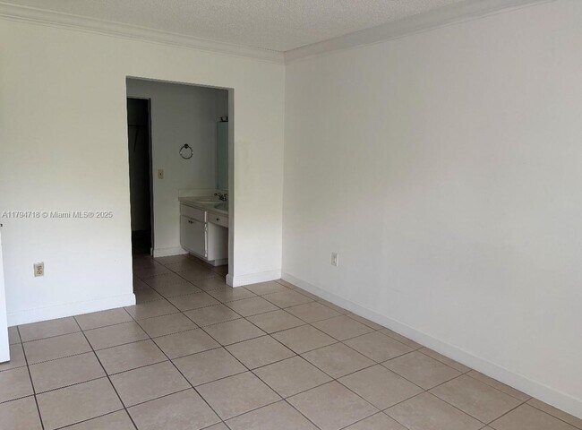 Building Photo - 6320 SW 138th Ct