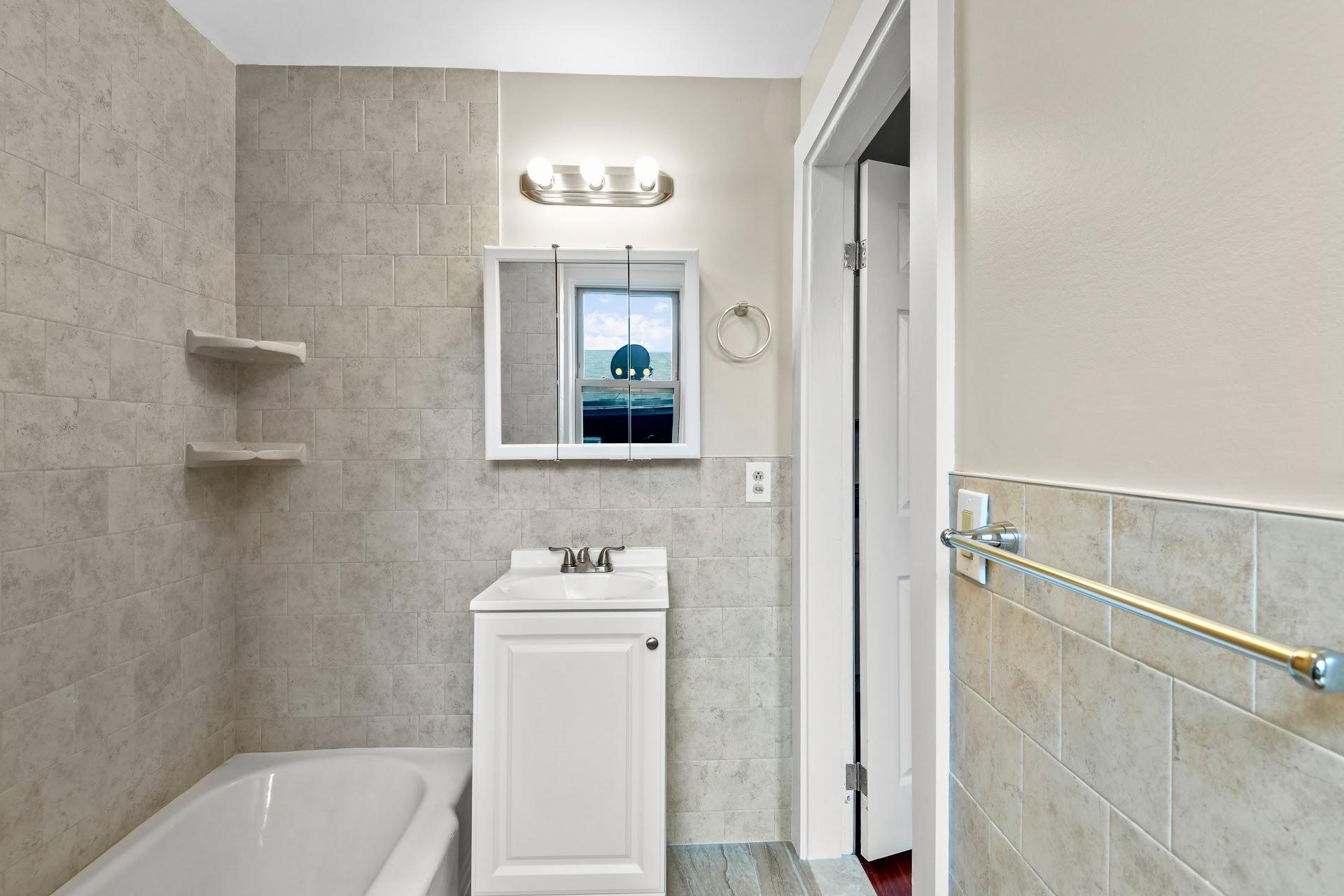 Building Photo - 58 Bennington St