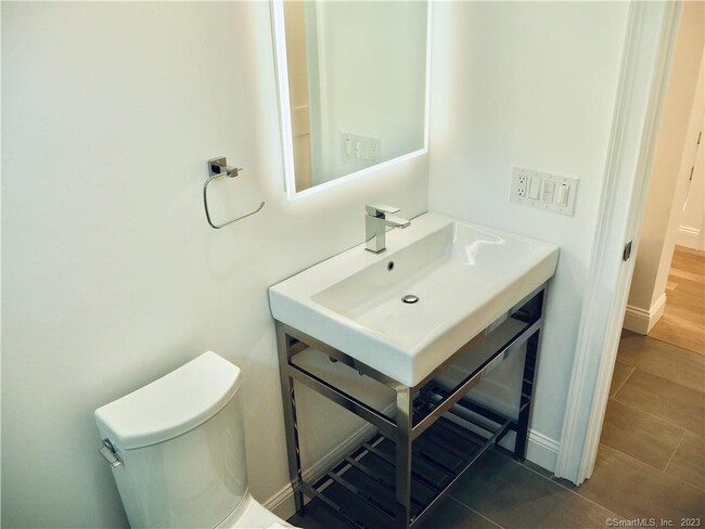 Building Photo - 70 Seminary St