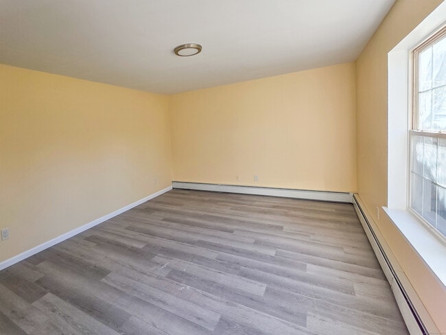 Building Photo - 7 Dally Farm Rd