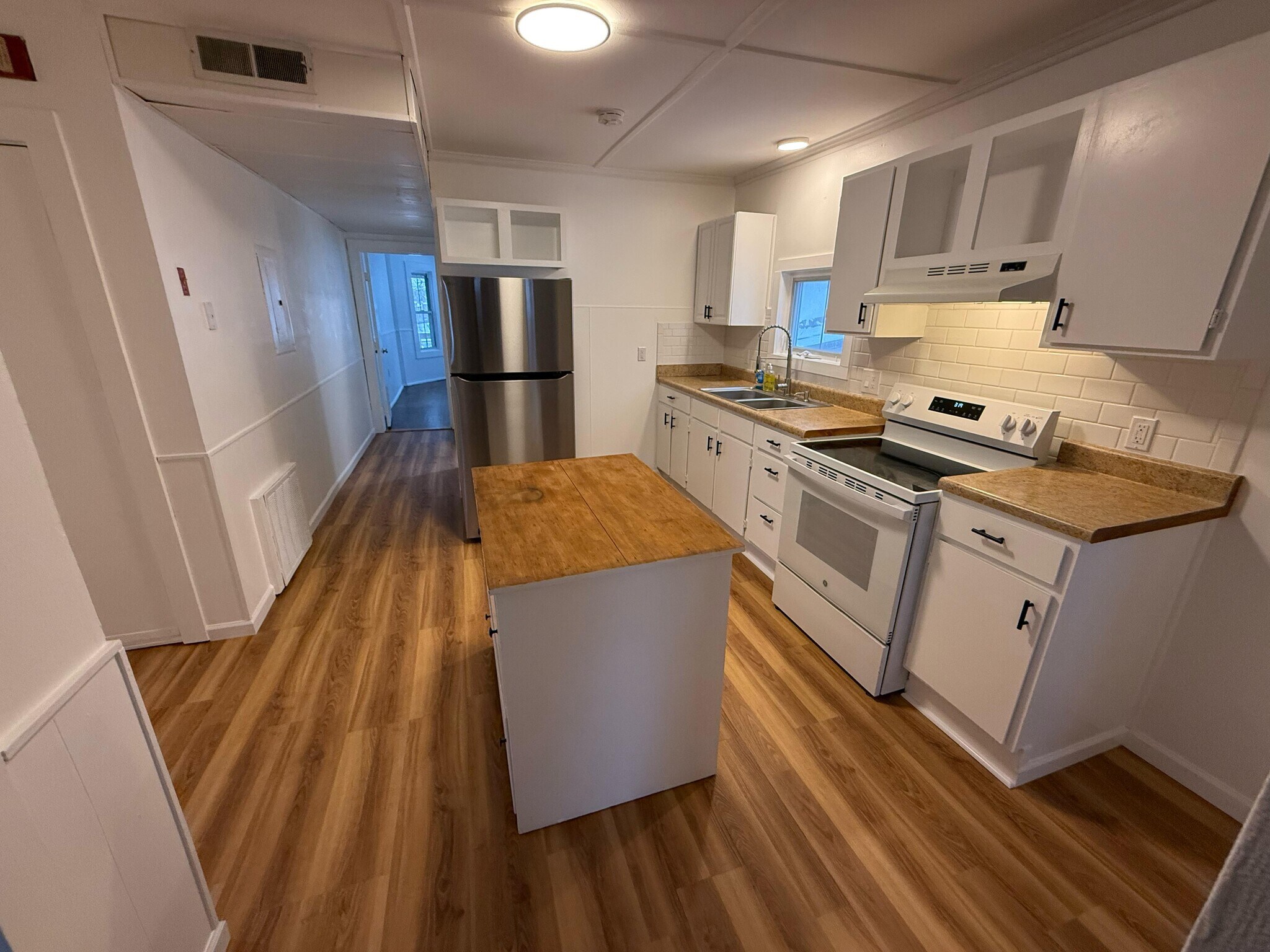 Building Photo - 60 Cliff St