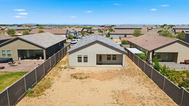 Building Photo - Modern Litchfield Park Home | 4 Bed, RV Gate + Open Kitchen