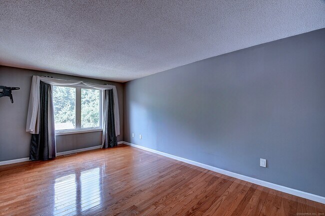 Building Photo - 28 Dutton Pl Way