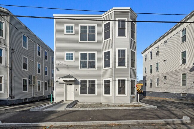 Building Photo - 19 Simon St