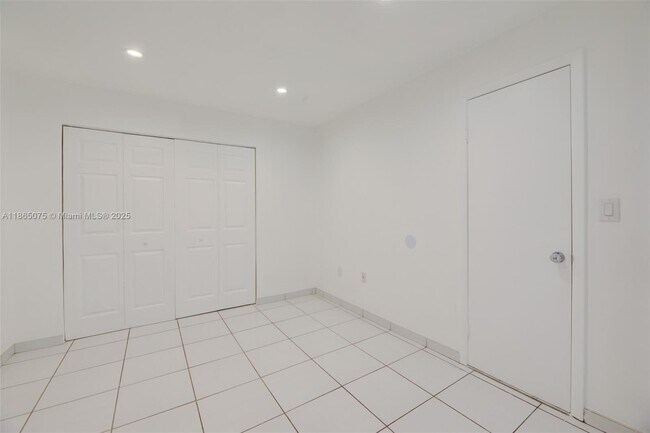 Building Photo - 1250 Lincoln Rd