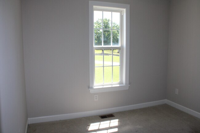 Building Photo - 80 Senter Farm Ct