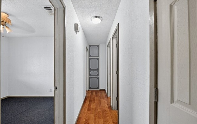 Building Photo - 604 Fegan St