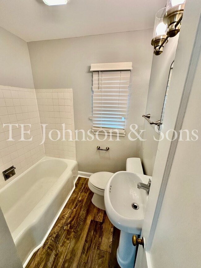 Building Photo - Charming 2 Bedroom Condo in Winston-Salem – Prime Location, Modern Comforts, and Convenience!