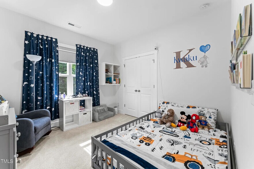 Building Photo - Room in House on Kings Lake Wy