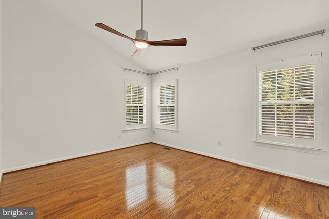 Building Photo - 1249 Quaker Hill Dr