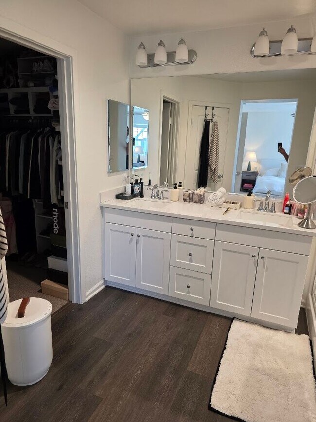 Building Photo - Gorgeous new townhome in West Murrieta wit...