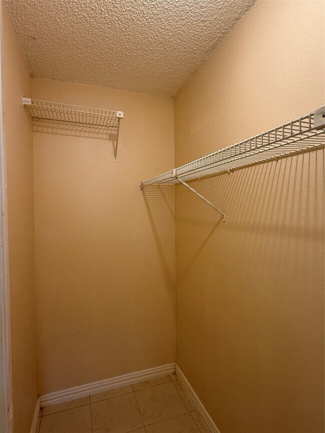 Building Photo - 4027 Summit Valley Dr