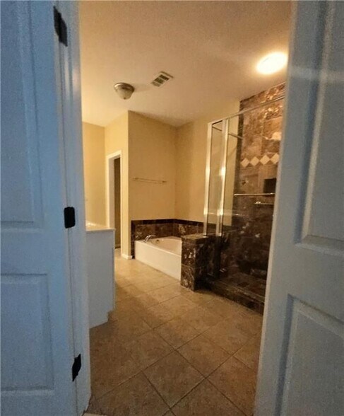 Building Photo - 1356 Bexley Pl
