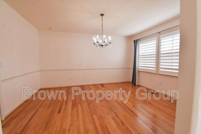 Building Photo - 2417 Dartmouth Dr