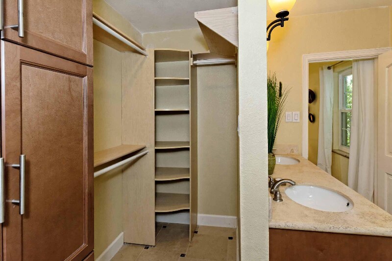 Building Photo - 2521 Krameria St