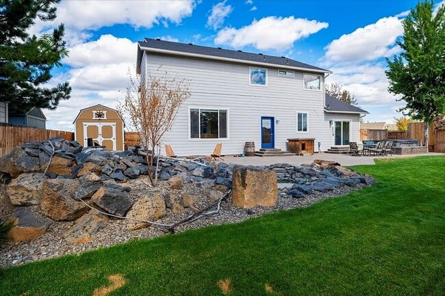 Building Photo - 1622 NW Rimrock Dr