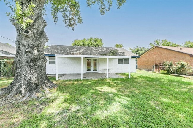 Building Photo - 5514 Vickita Dr