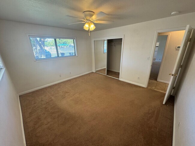 Building Photo - 2720 Larry Ln