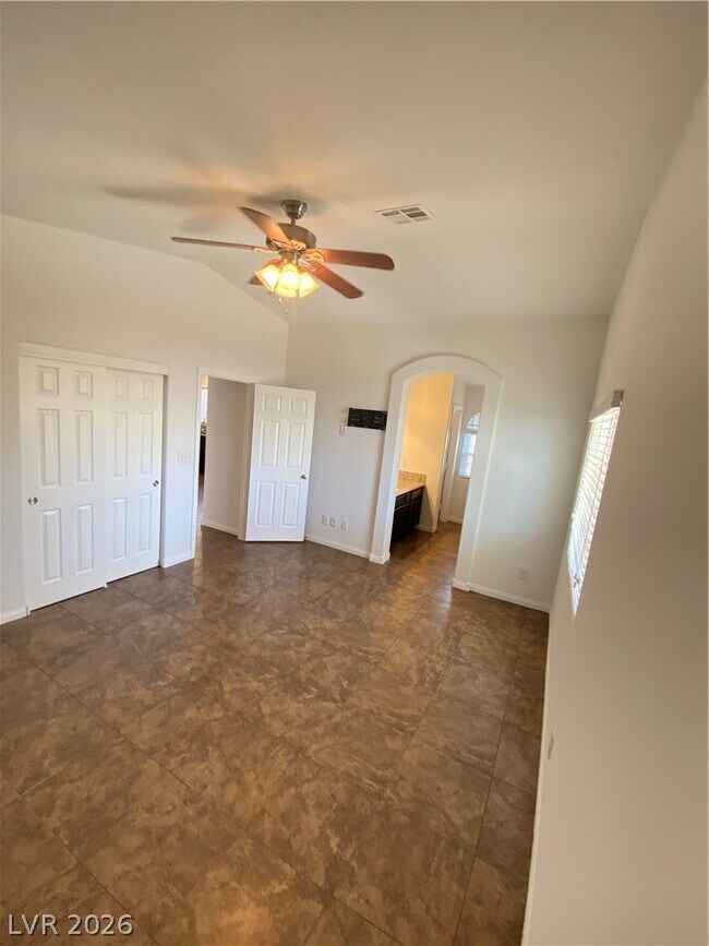 Building Photo - 2311 Silver Crew Pass