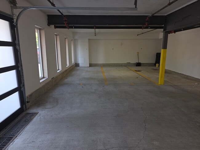 Building Photo - 64 Tolman St