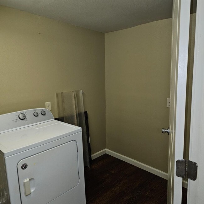 Building Photo - 3221 Choctaw Rd