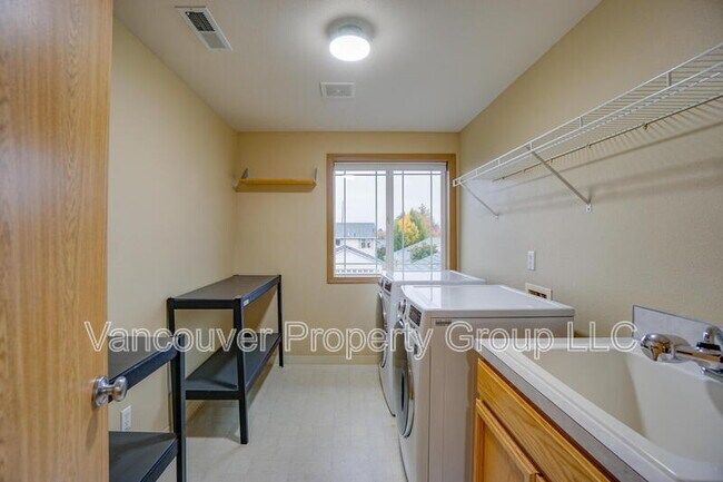 Building Photo - 2420 NE 165th Ave