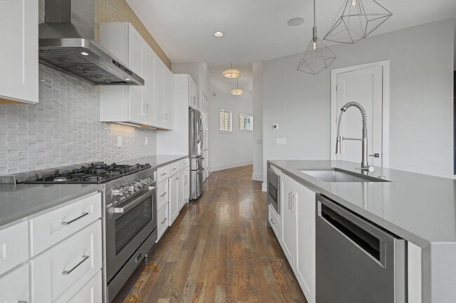 Building Photo - 118B Fern Ave