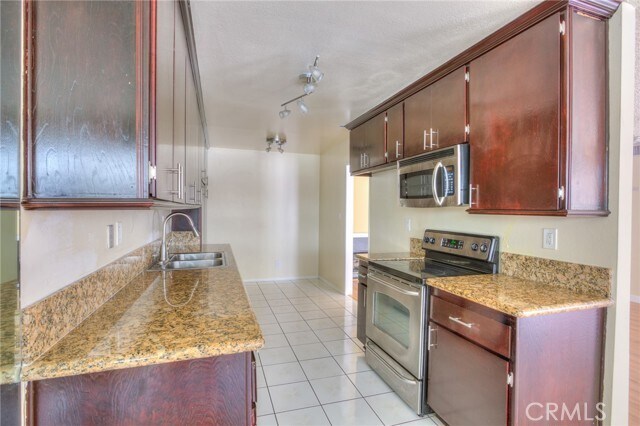 Building Photo - 125 S Sierra Madre Blvd