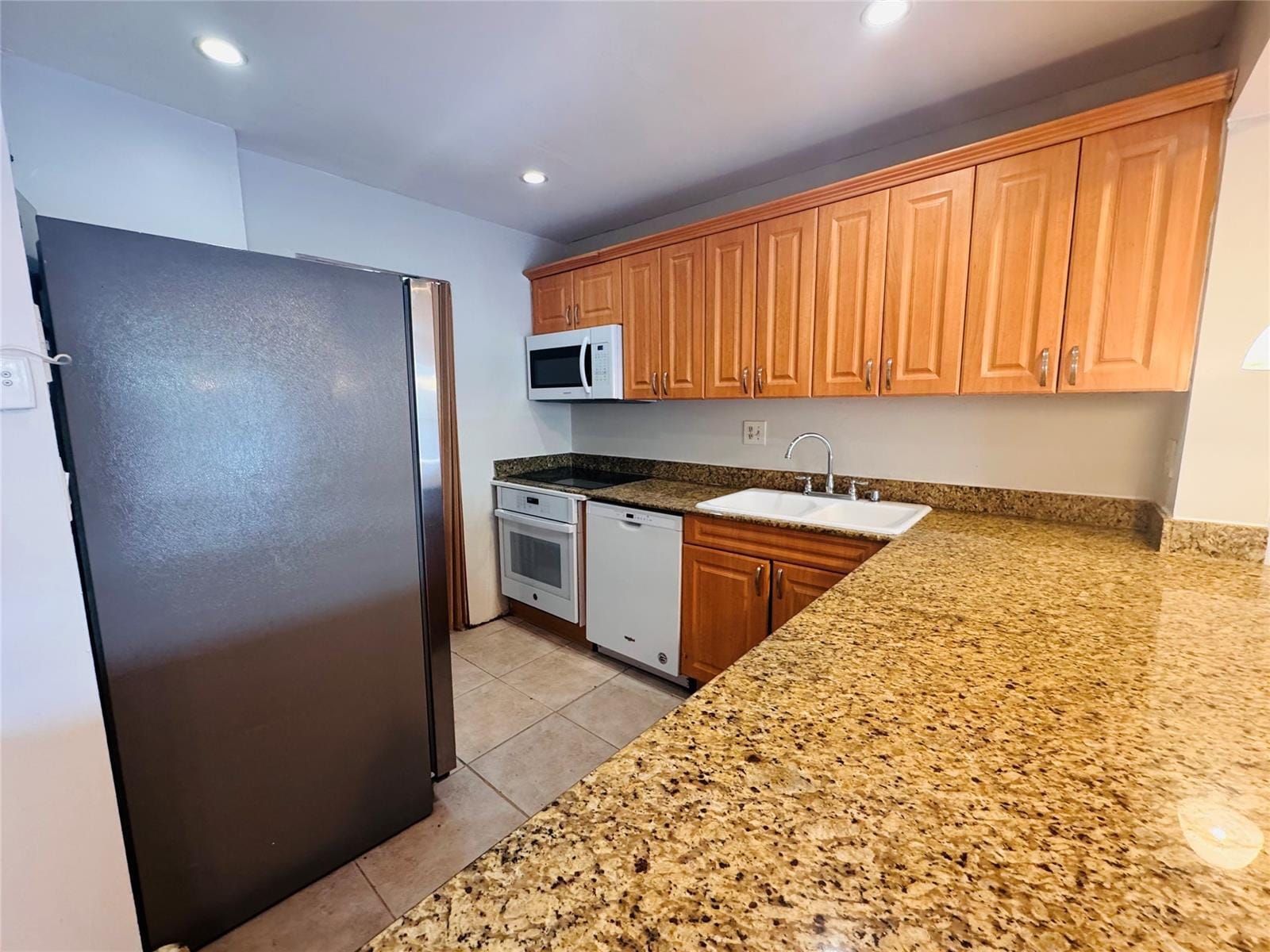 Building Photo - 8020 Colony Cir N