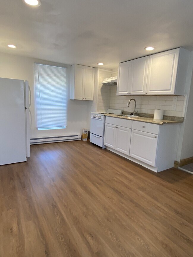 Building Photo - Renovated 1 bedroom Apartment for Rent