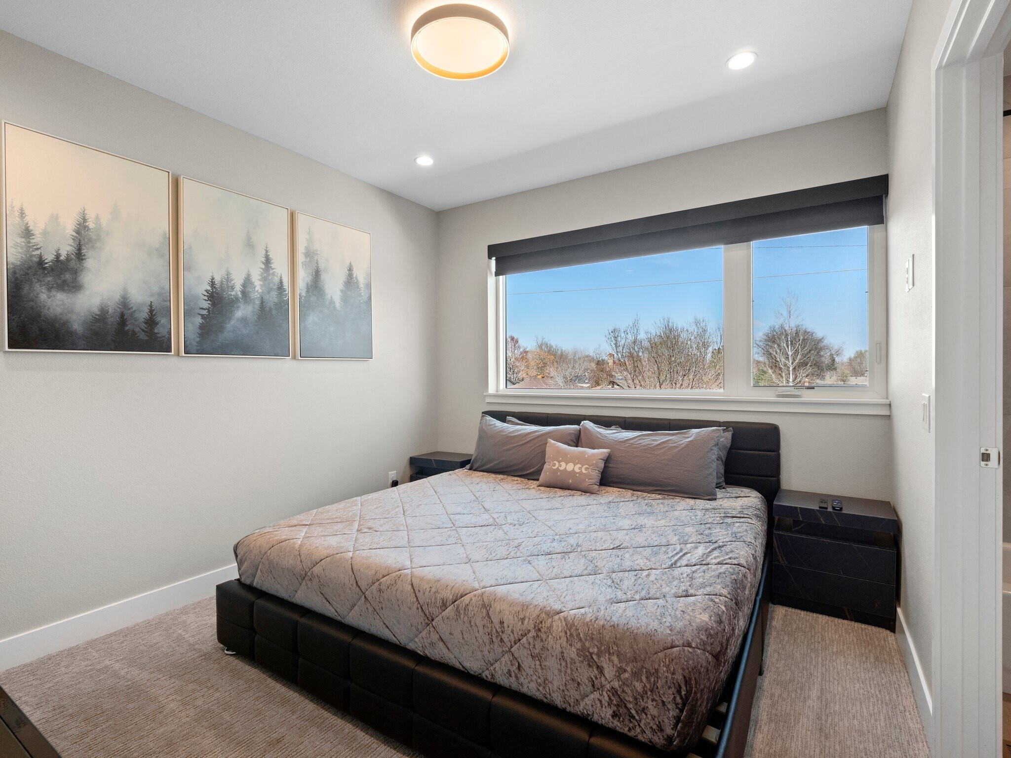 King Bed - 3840 Eliot St