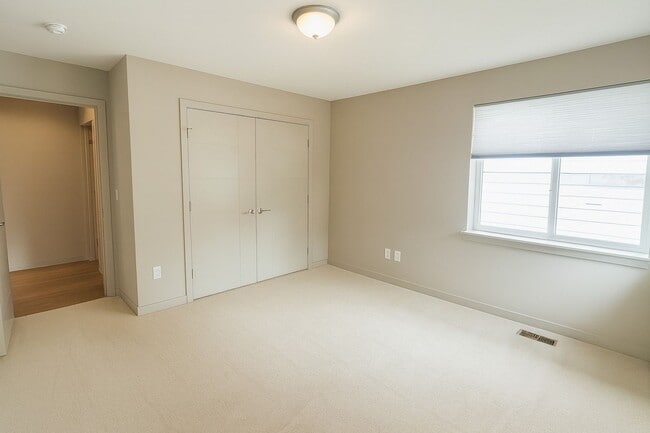 Building Photo - 4bd/2.75ba Renton House