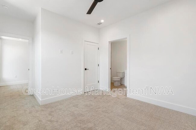 Building Photo - 627 SW C St