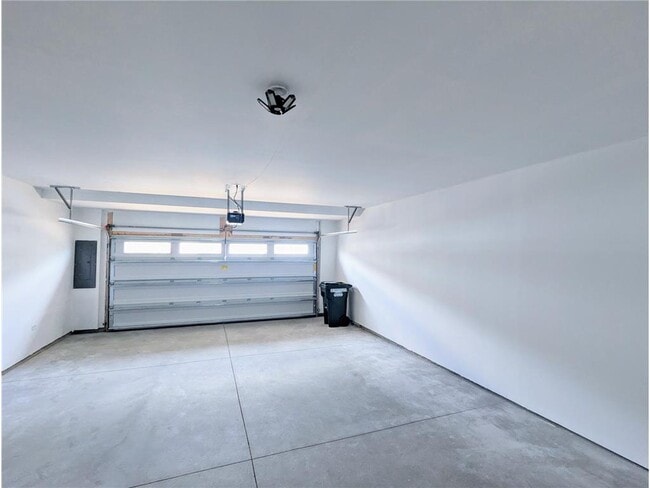 Building Photo - 17092 Dysart Pl